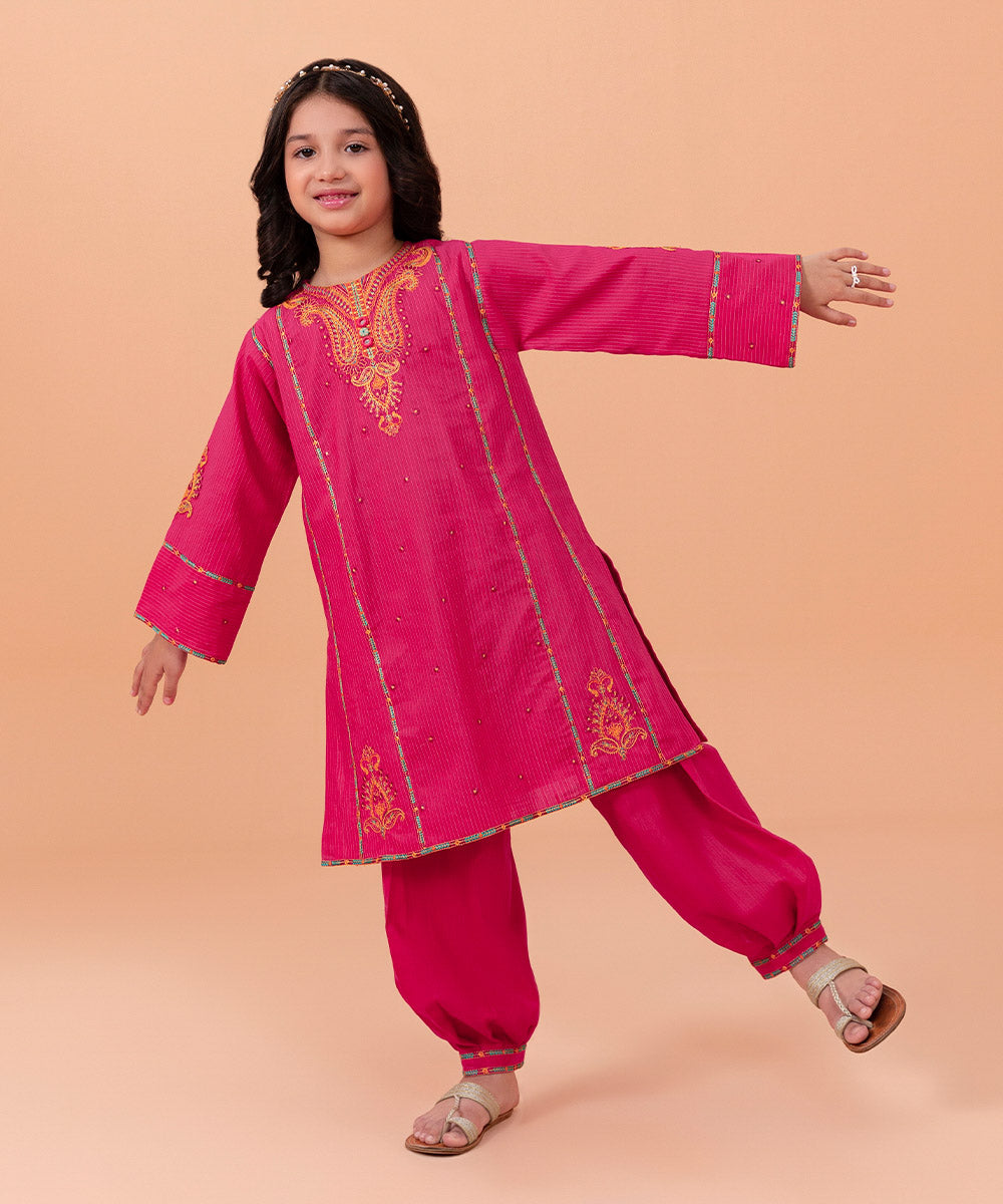 Girls Dyed Pink 2 PC Embroidered Zari Khaddar Suit