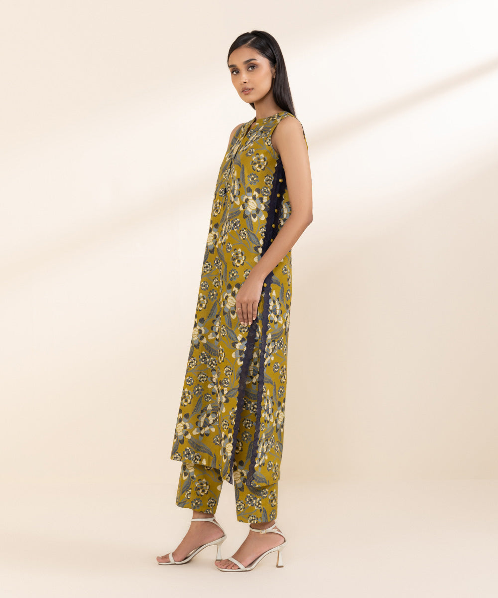 Women's Unstitched Khaddar Multi Printed 2 Piece Suit