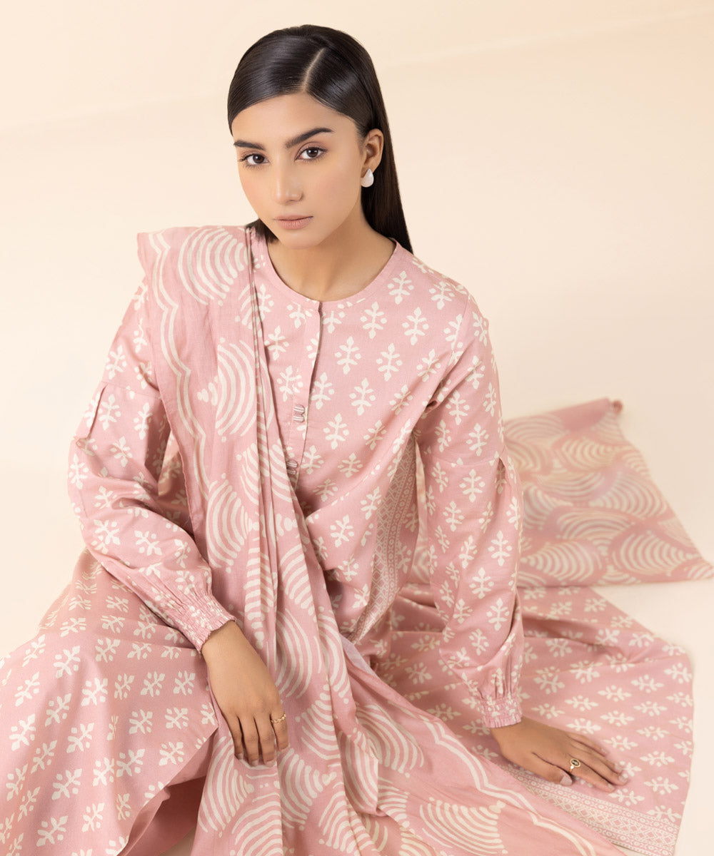 Women's Unstitched Lawn Pink Printed 3 Piece Suit