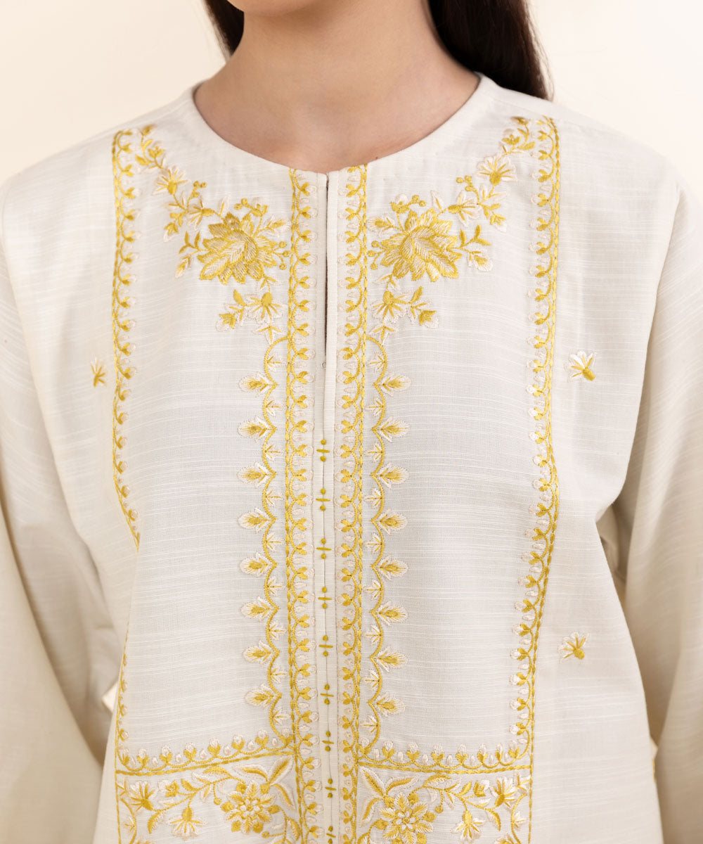 Women's Unstitched Khaddar Off White Embroidered 3 Piece Suit