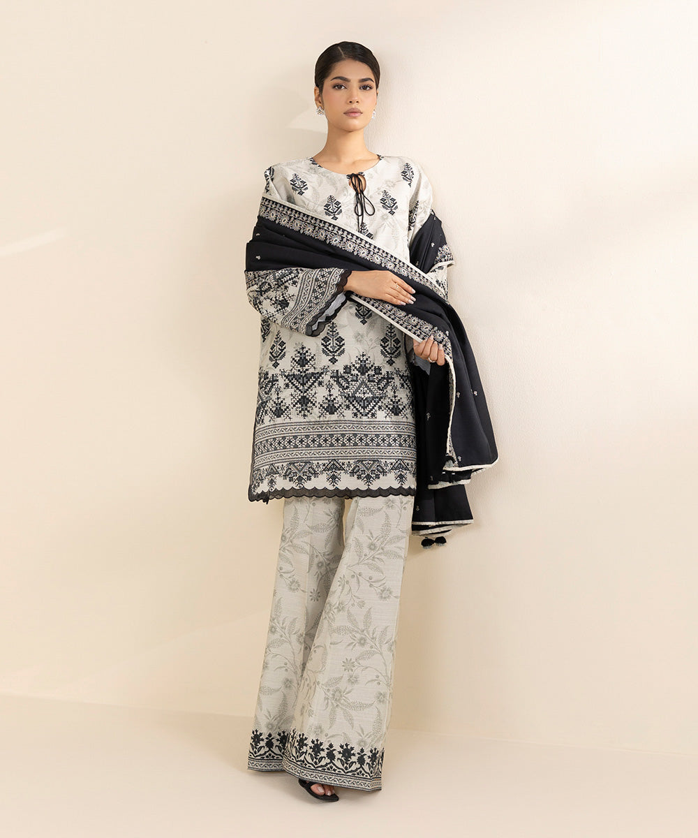 Women's Unstitched Light Khaddar Grey Embroidered 3 Piece Suit