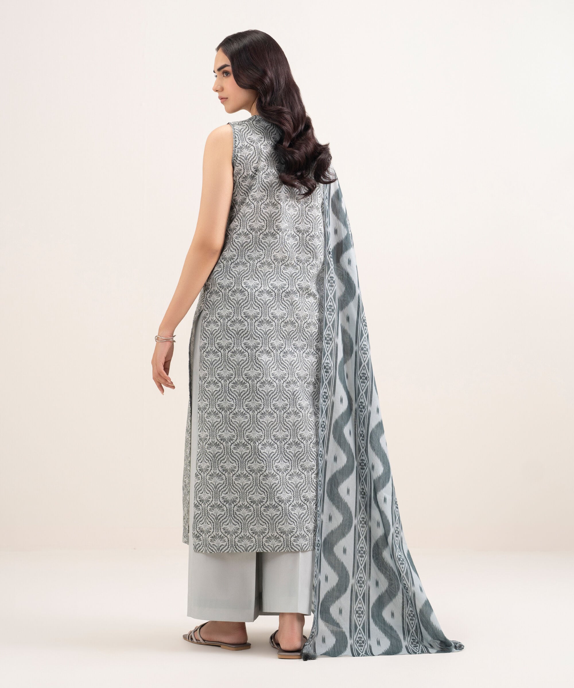 Unstitched 3 PC 3PDYS26V3126