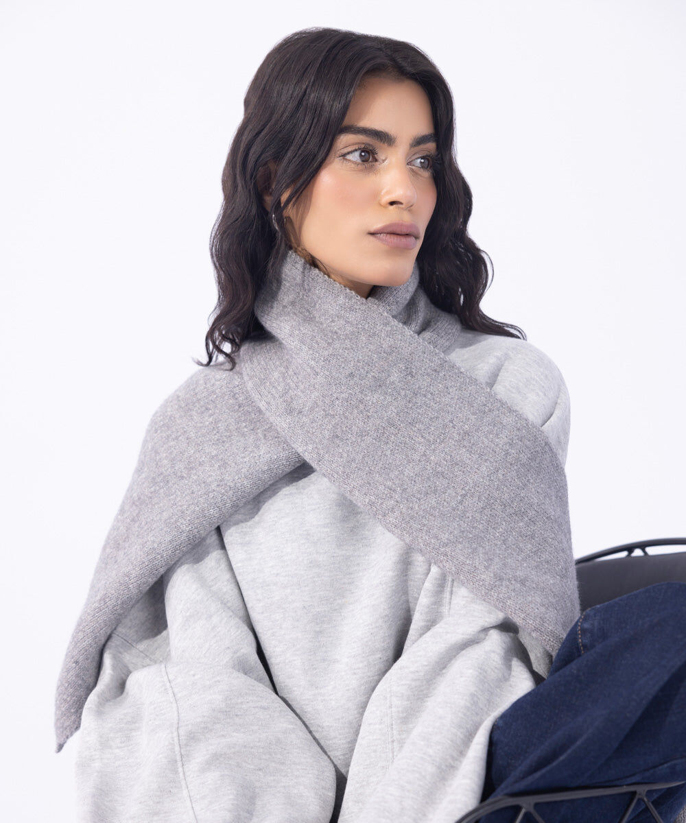 Woman - Grey Knitted Scarf