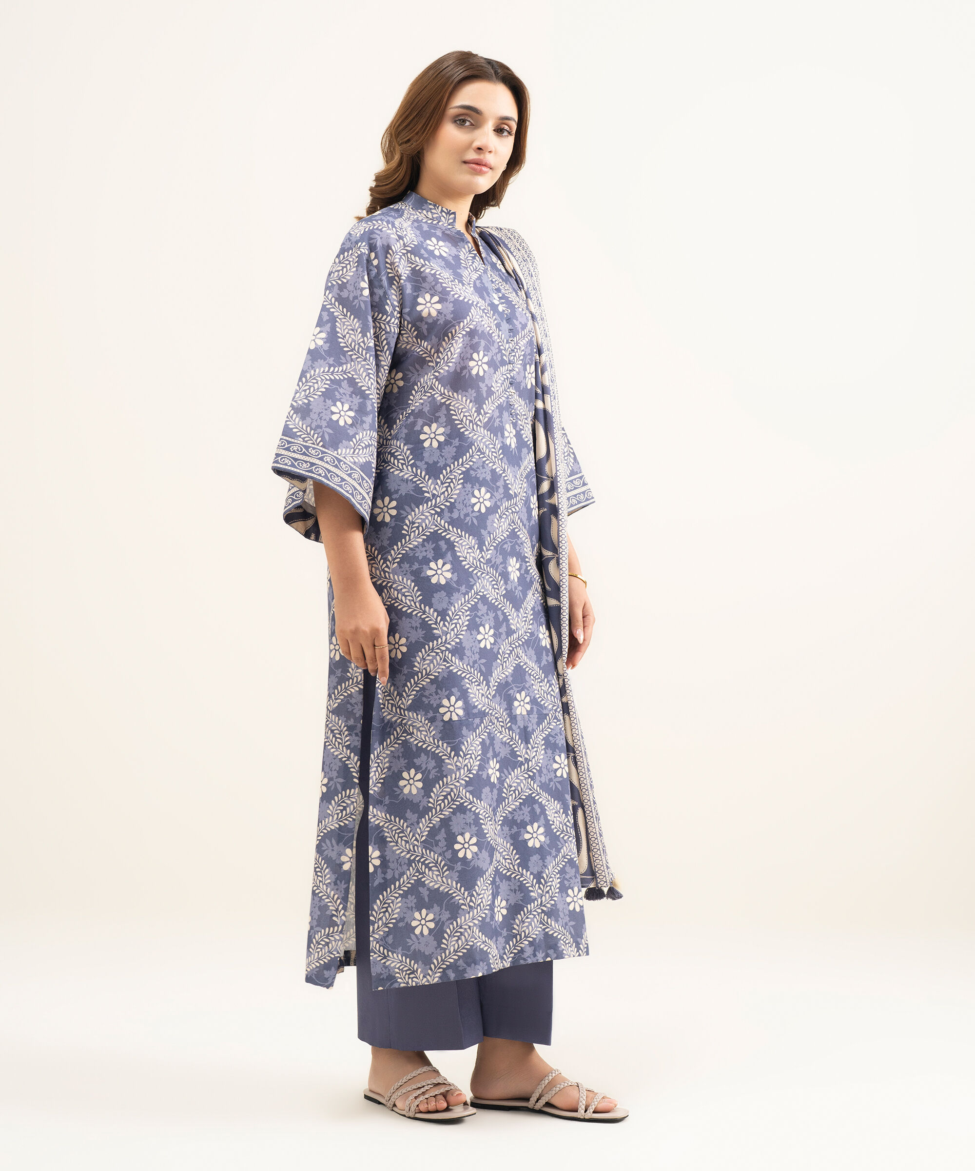 Unstitched 3 Pc Lawn PDDS26V217TS