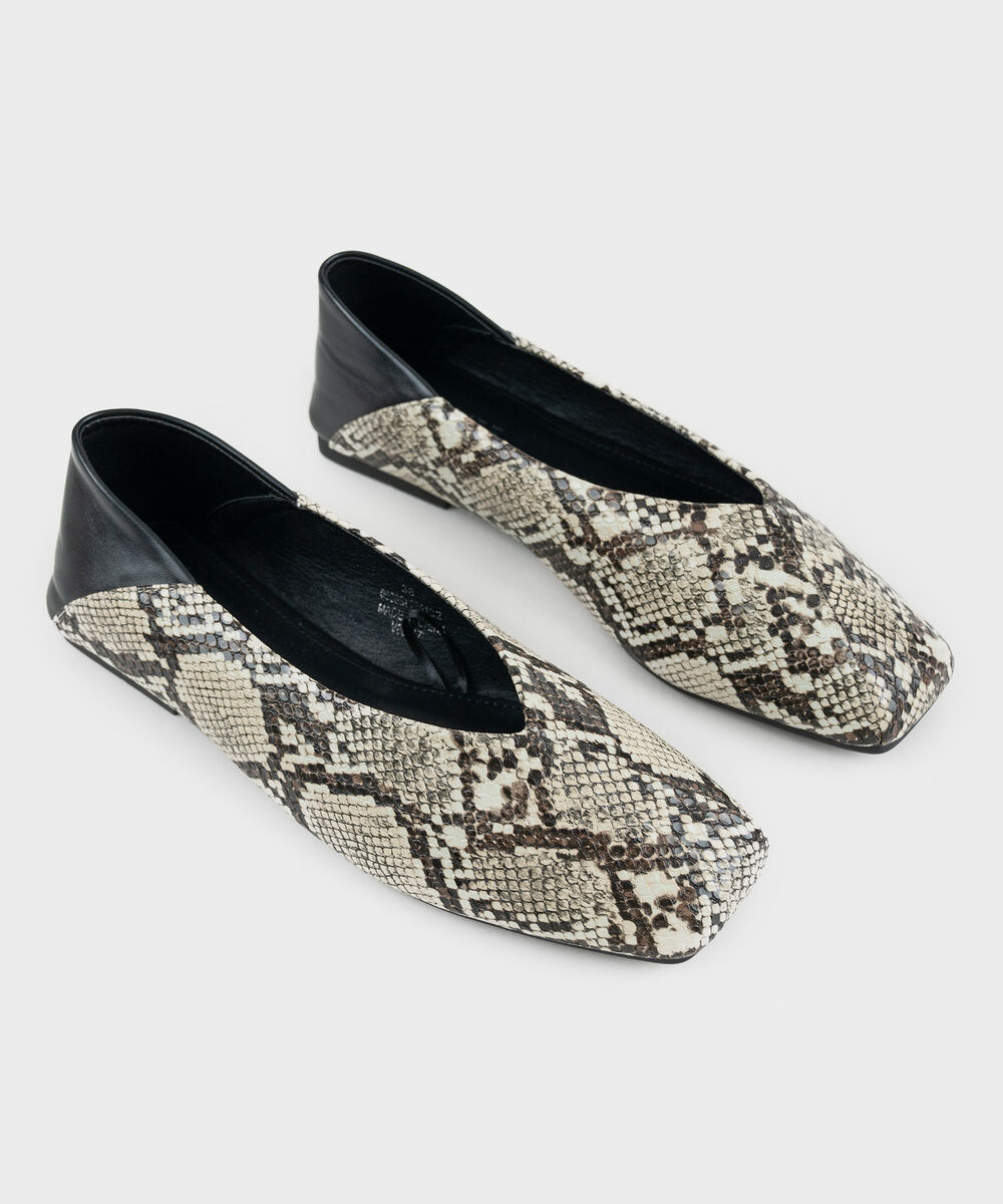 Women's Black And White Pumps