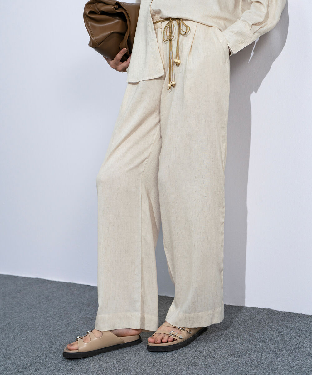 Women's Off White Linen Blend Pleated Trouser With Crochet Belt
