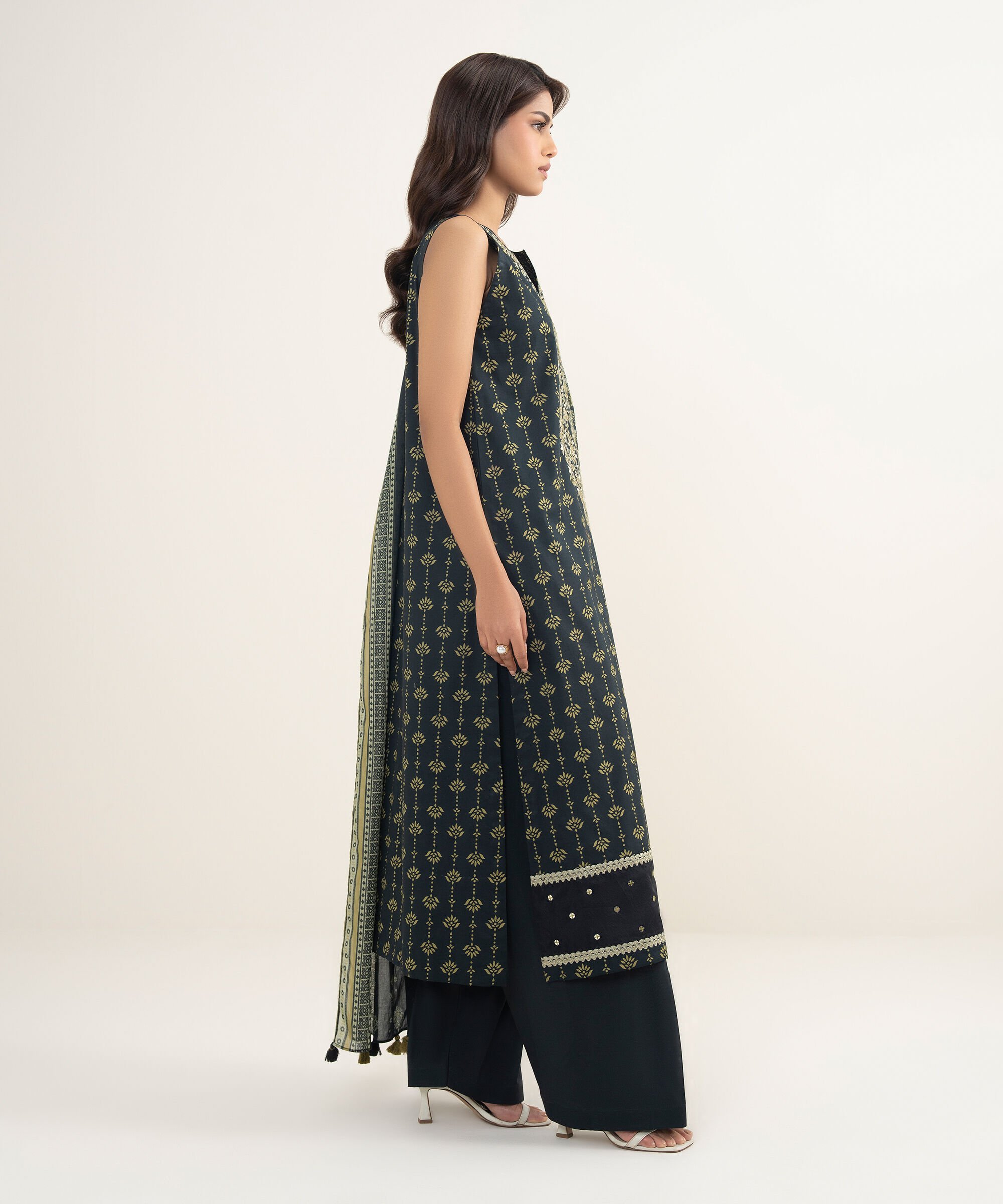 Unstitched 3 PC 3PEDYS26V390 i Sapphire PK