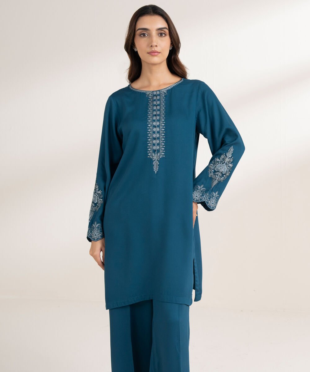 Women's RTW Bedford Embroidered Straight Blue Shirt