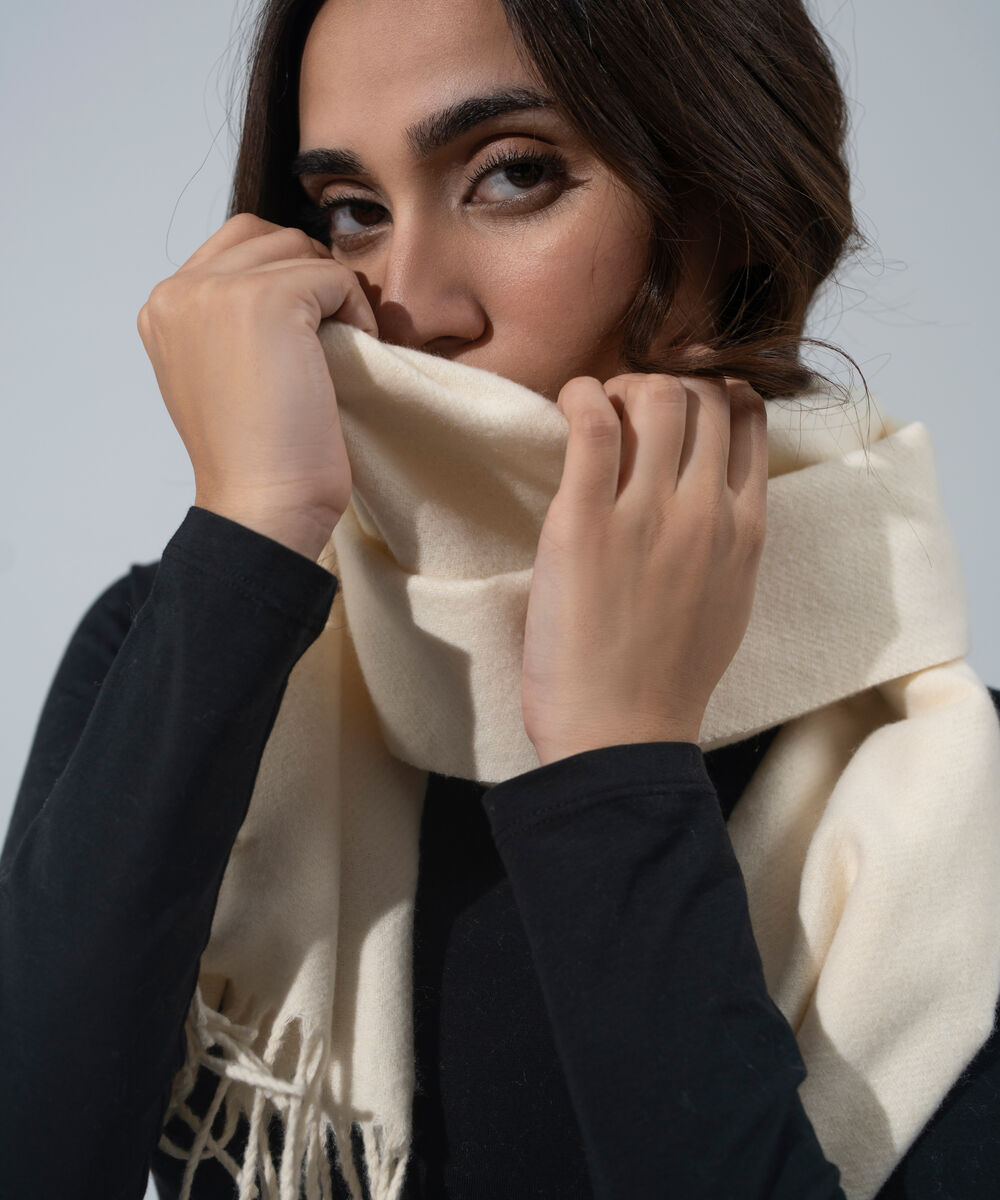 Women's Western Wear Off-White Polyester Solid Woolen Scarf
