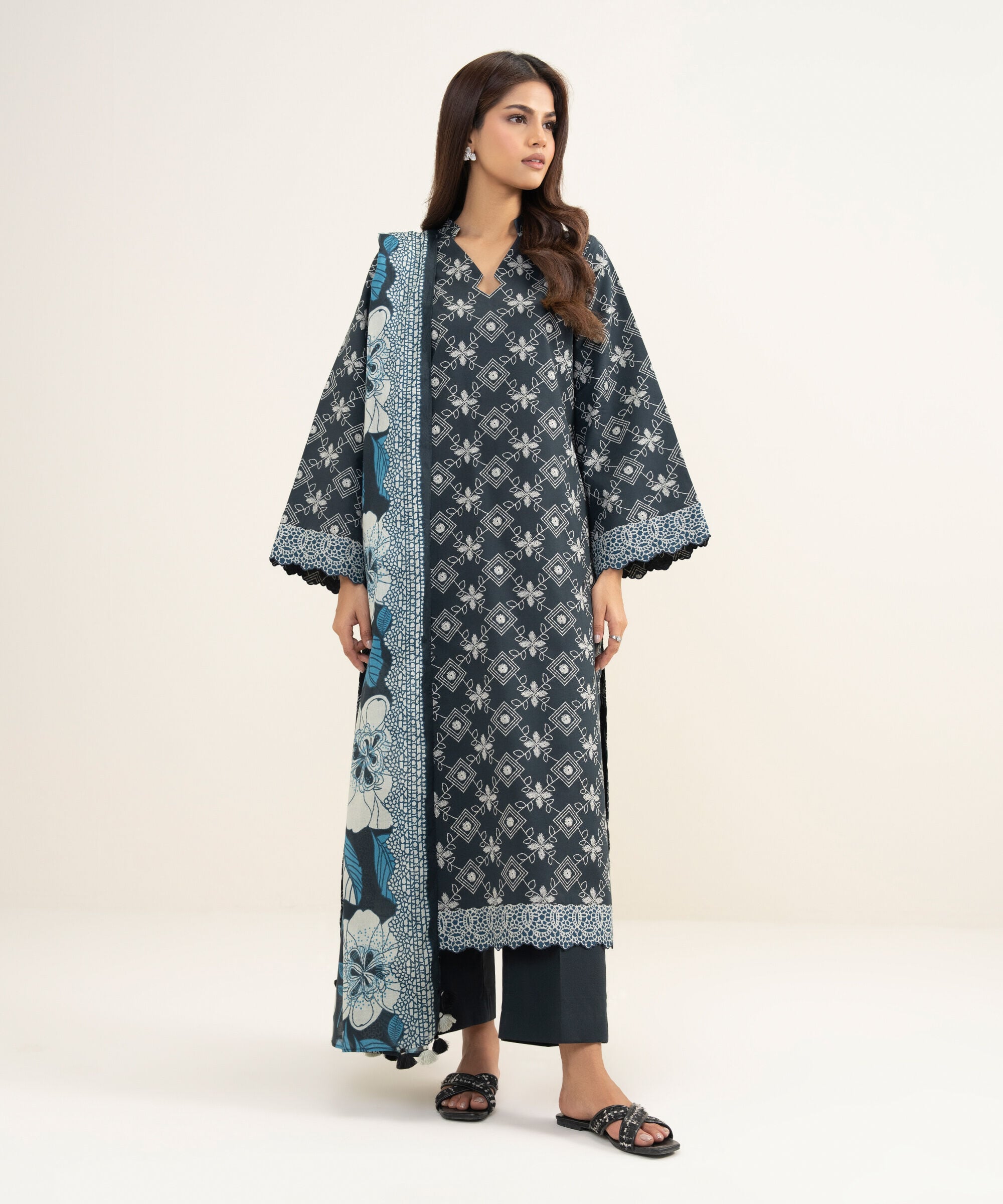 Unstitched 3 PC U3PDDS26V443