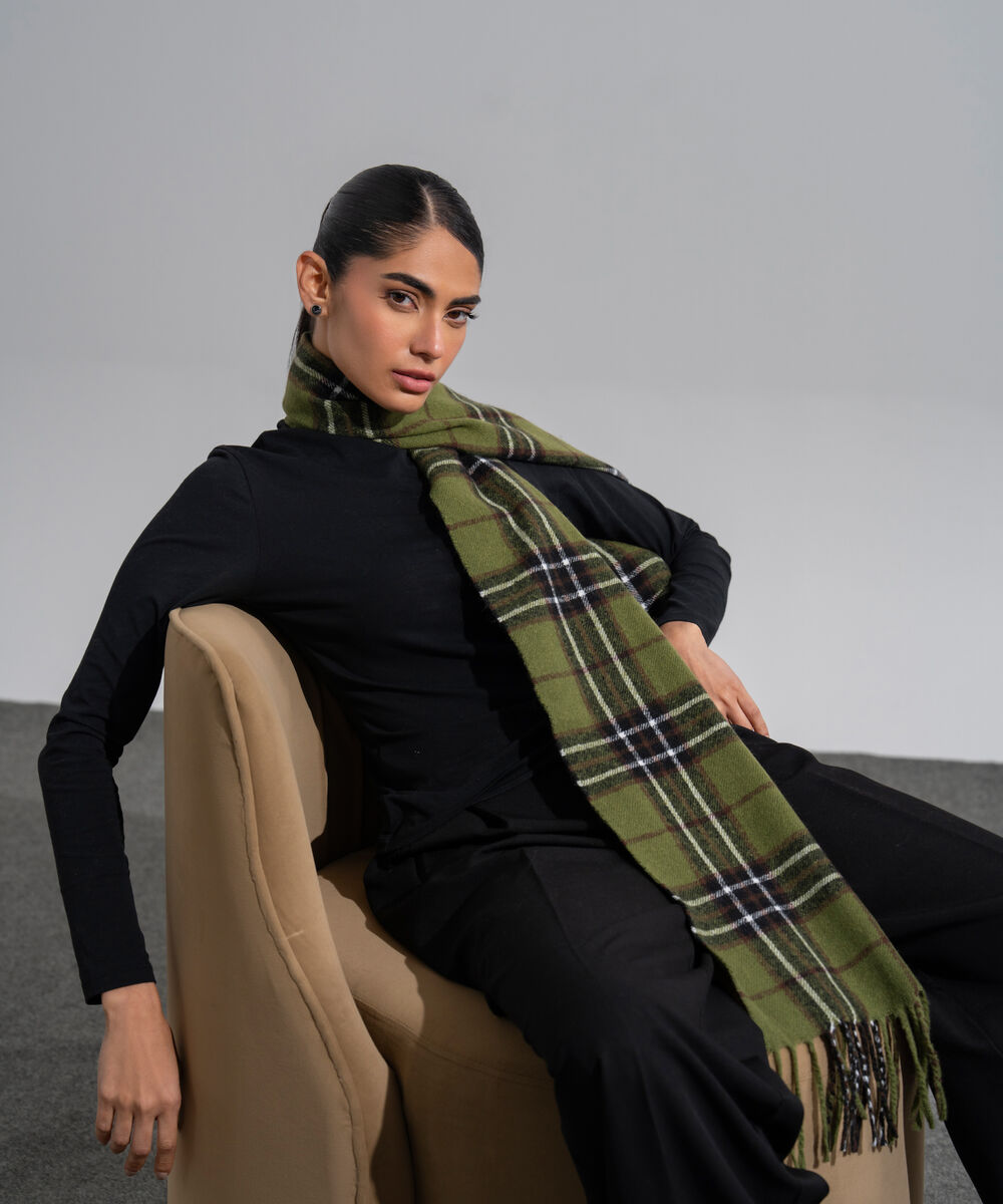 Women's Western Wear Green And Black Polyester Checkered Woolen Scarf