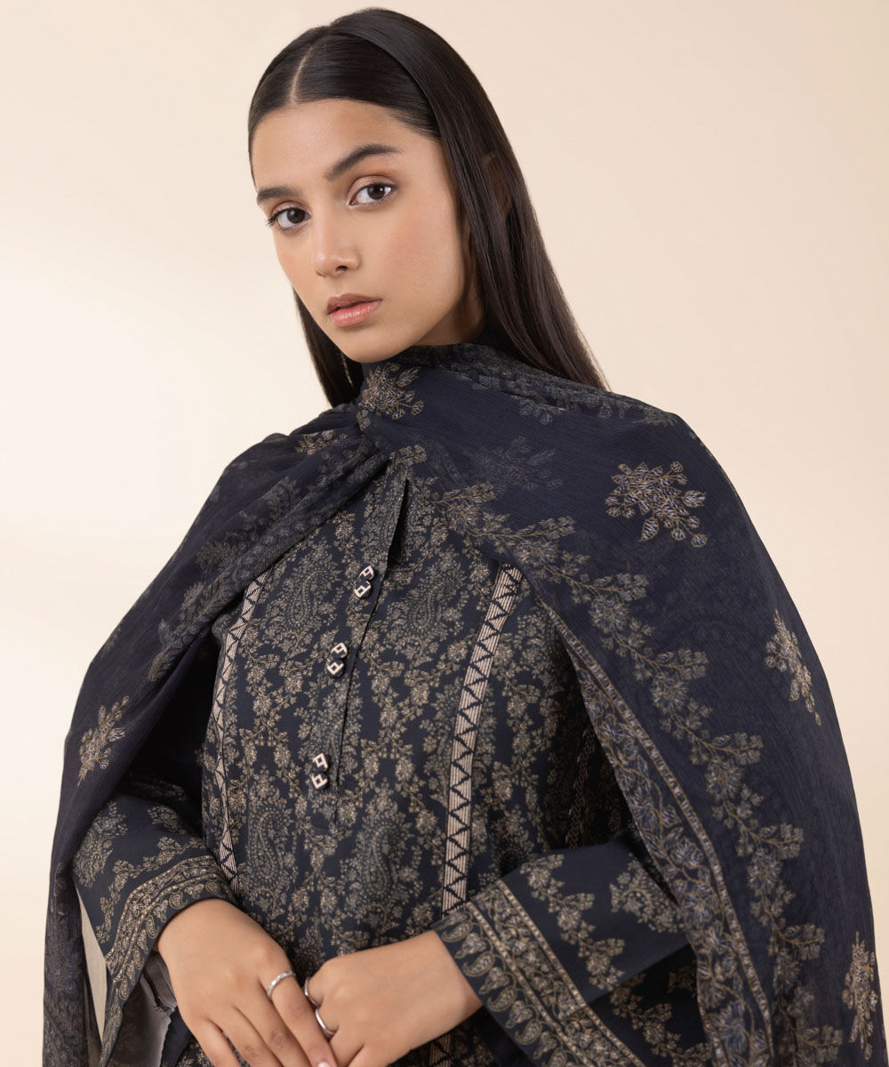 0U3PDF25V135 Unstitched 3 PC 0U3PDF25V135