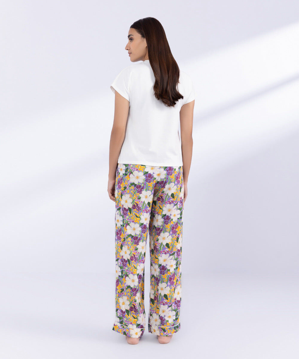 Woman - White Graphic Printed T-shirt