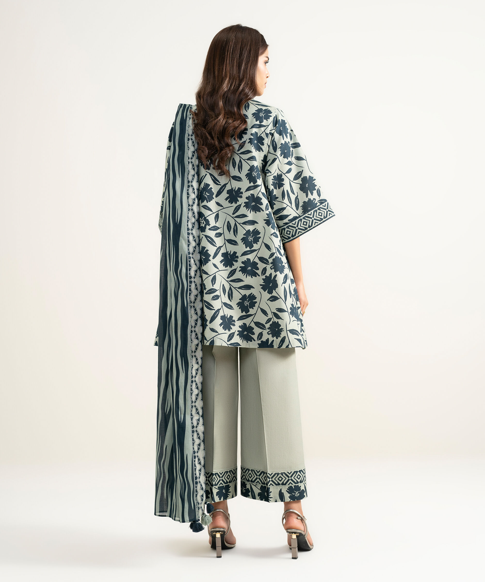Unstitched 3 PC U3PDDS26V333