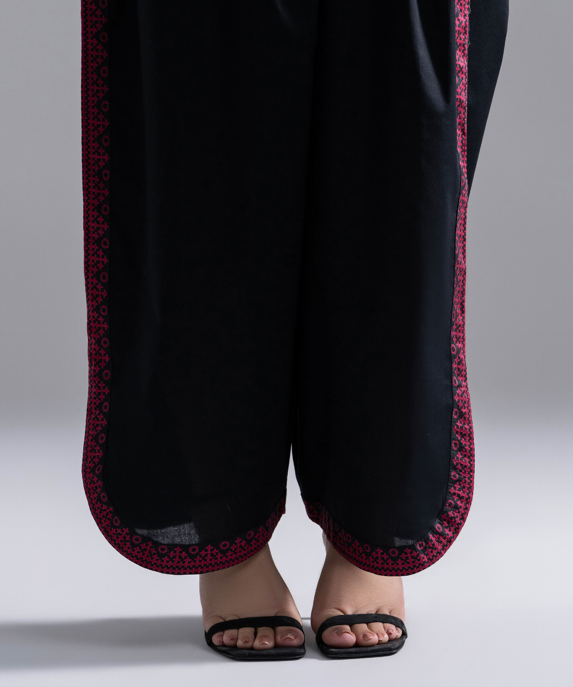 Retail Price: 3590/-PKR