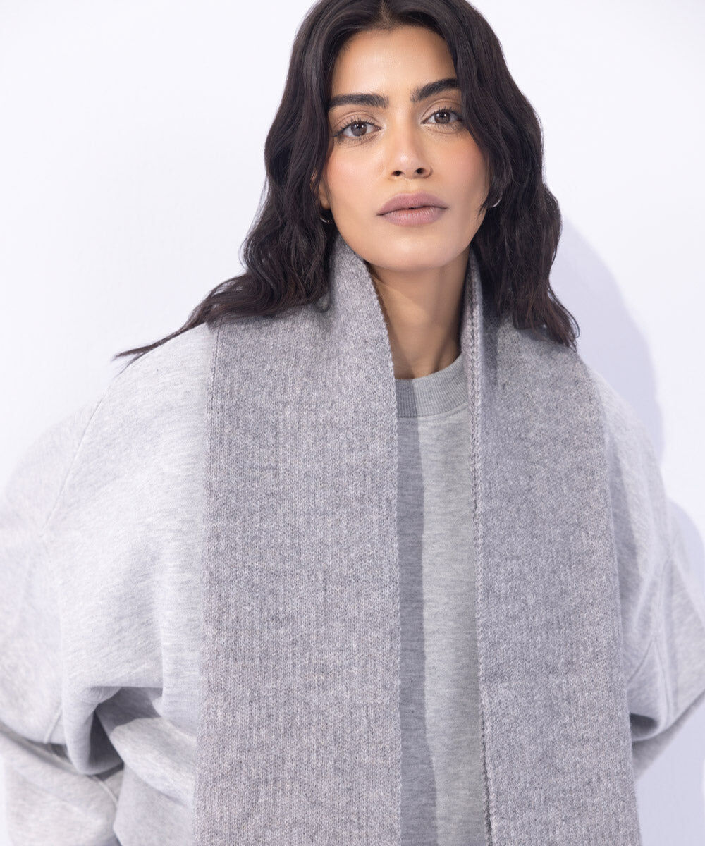 Woman - Grey Knitted Scarf