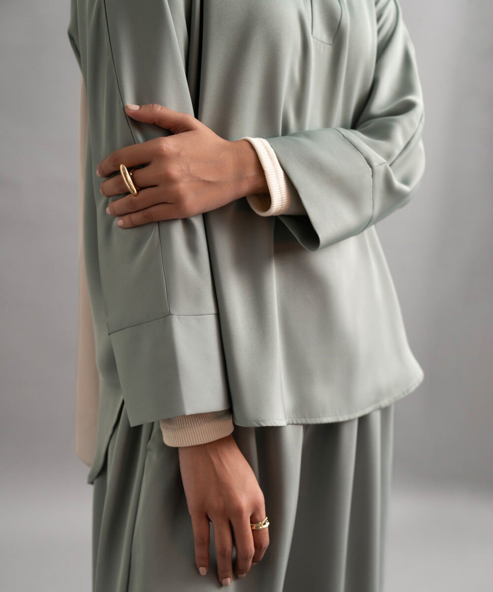 Woman - Green Flowy Shirt With Collar And Full Sleeves