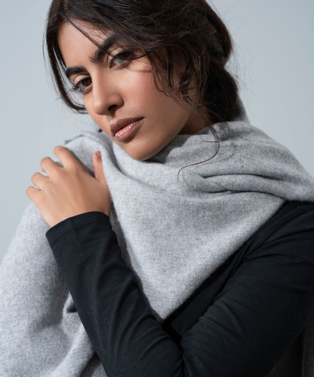 Women's Western Wear Light Grey Polyester Solid Woolen Scarf