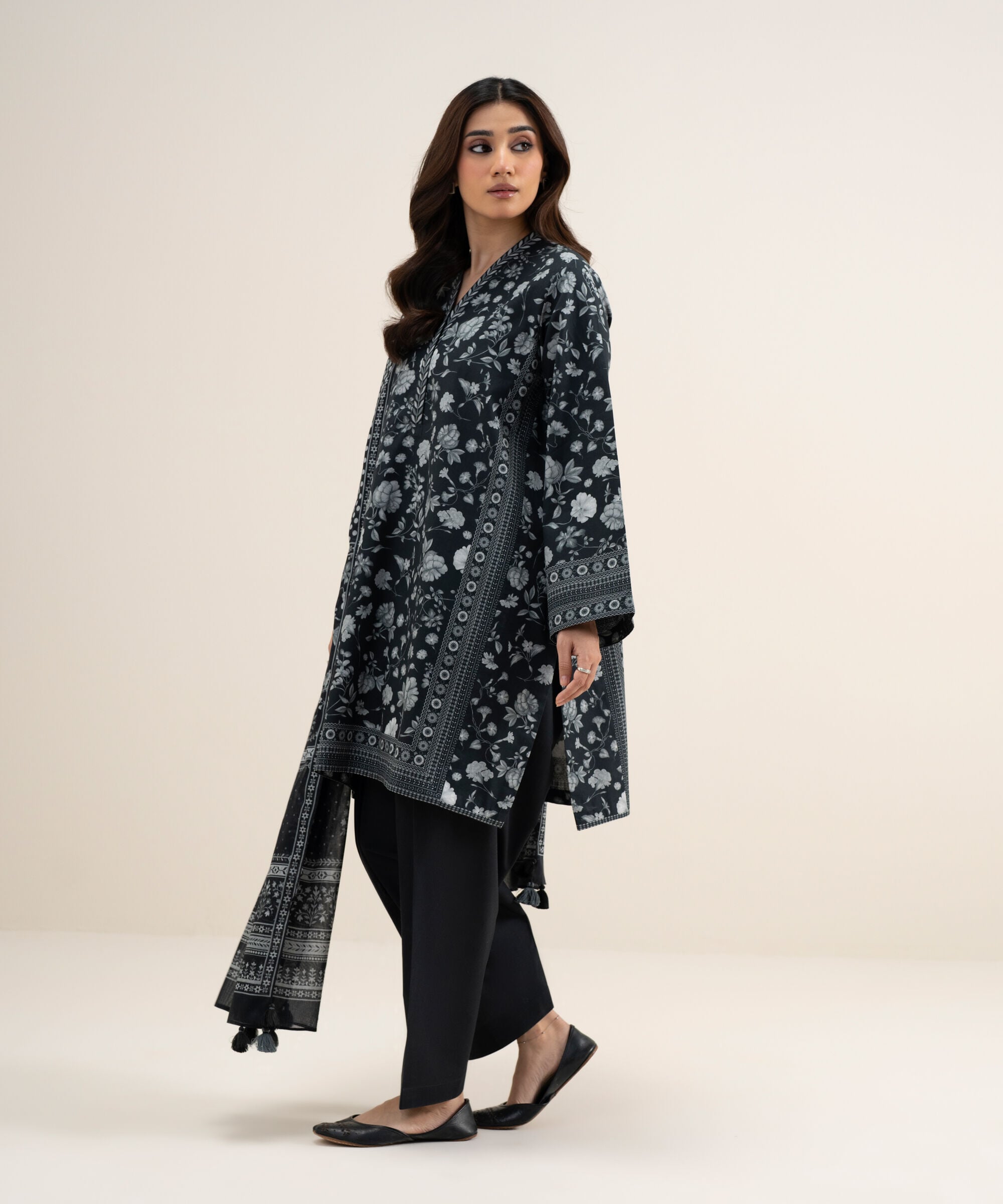 Unstitched 3 PC U3PDDS26V558