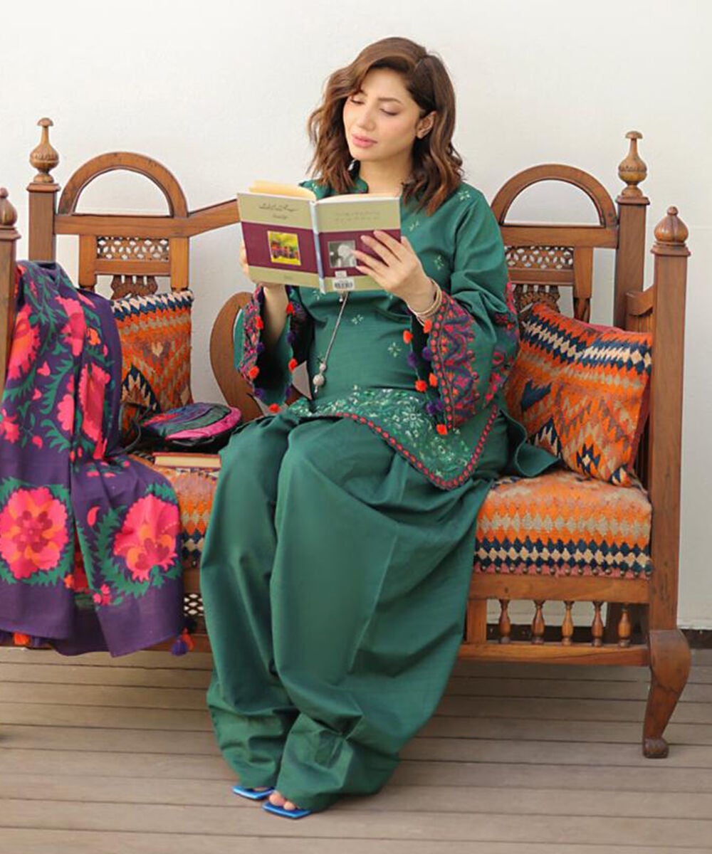 Women's Unstitched Premium Khaddar Embroidered Green 3 Piece Suit
