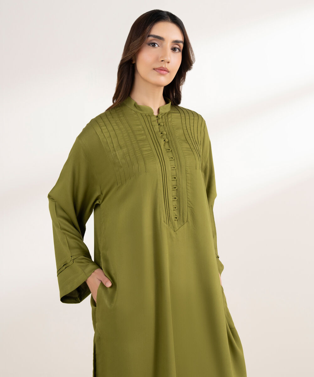 Women's RTW Bedford Solid Straight Green Shirt