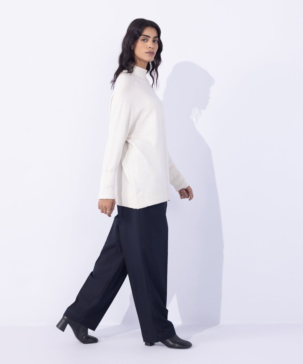 Woman - White Lightweight Raglan Sweater