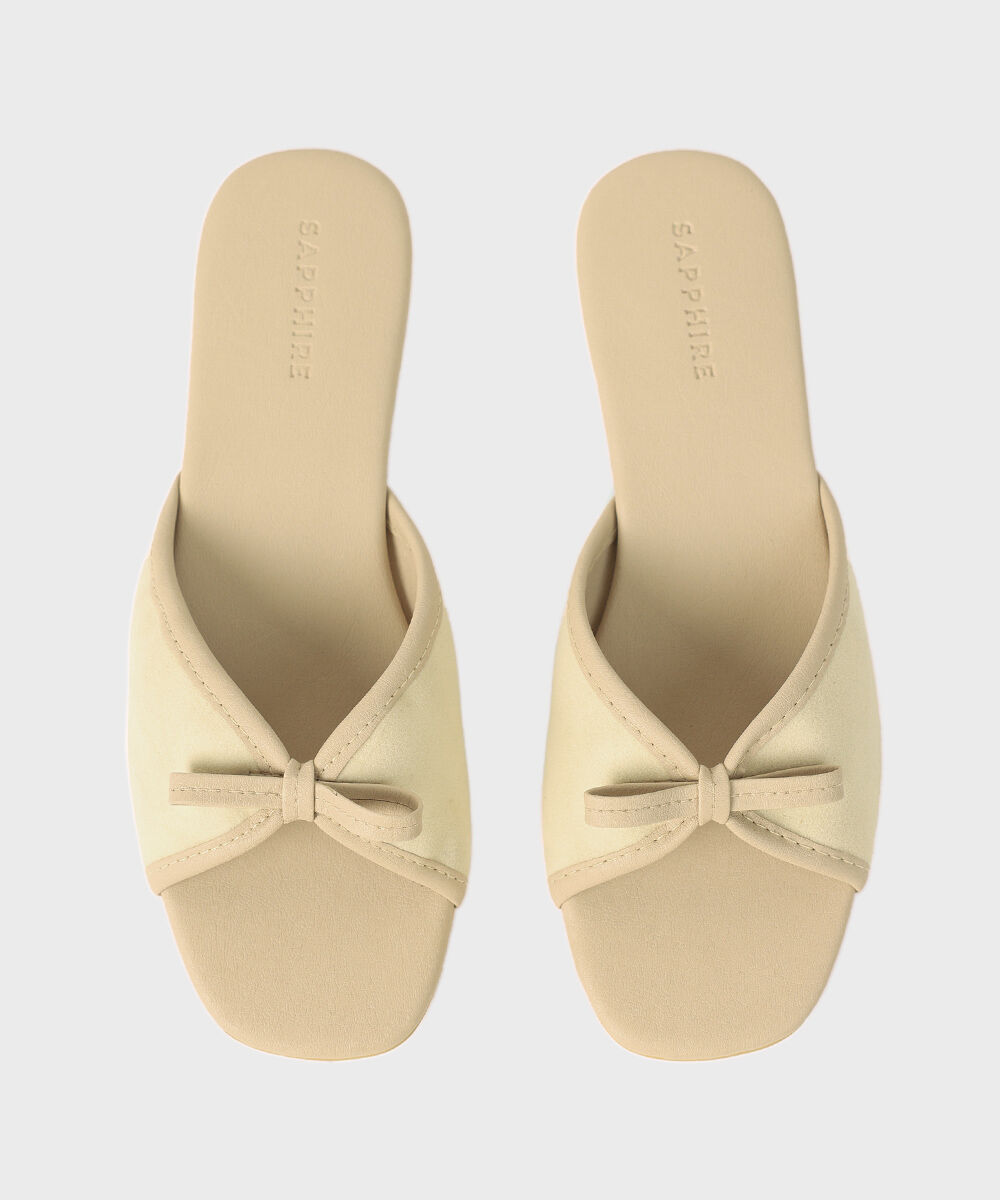 Women's Off White Flats