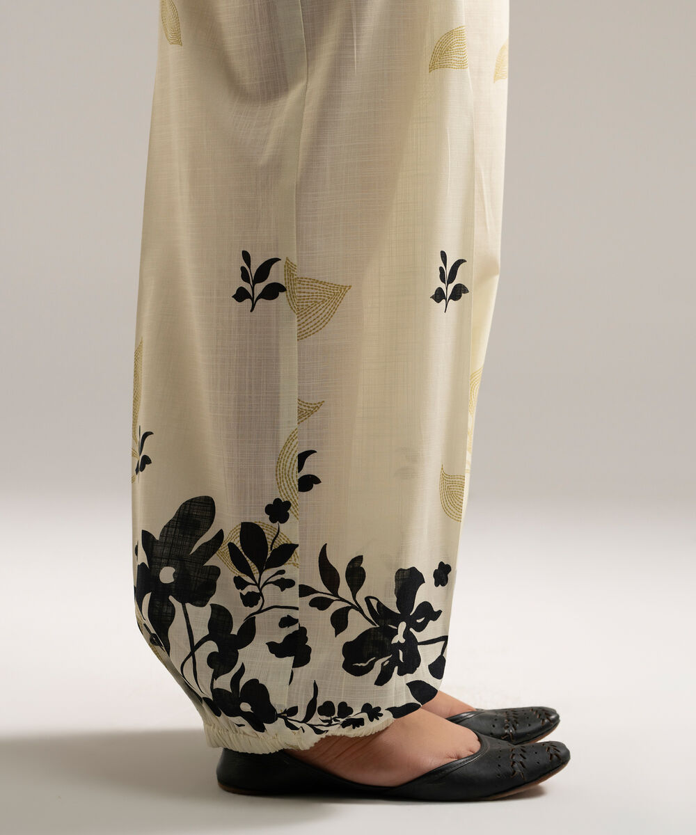 Women's RTW Cross Hatch Printed Off White Balloon Pants