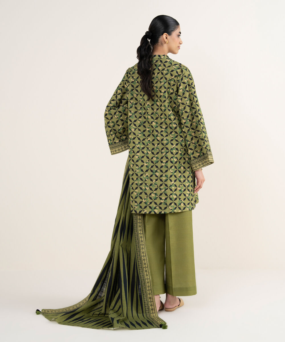 Women's Unstitched Printed Khaddar Magenta 3 Piece Suit