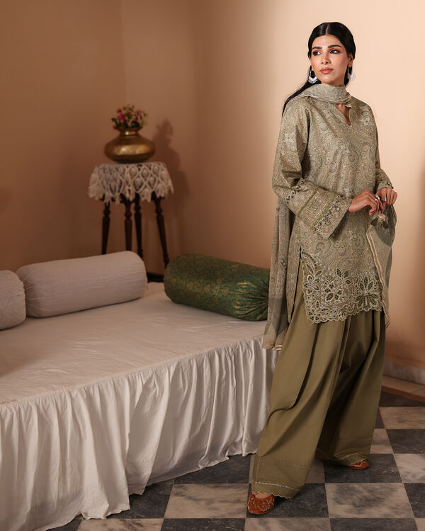 3 Piece - Embroidered Zari Lawn Suit