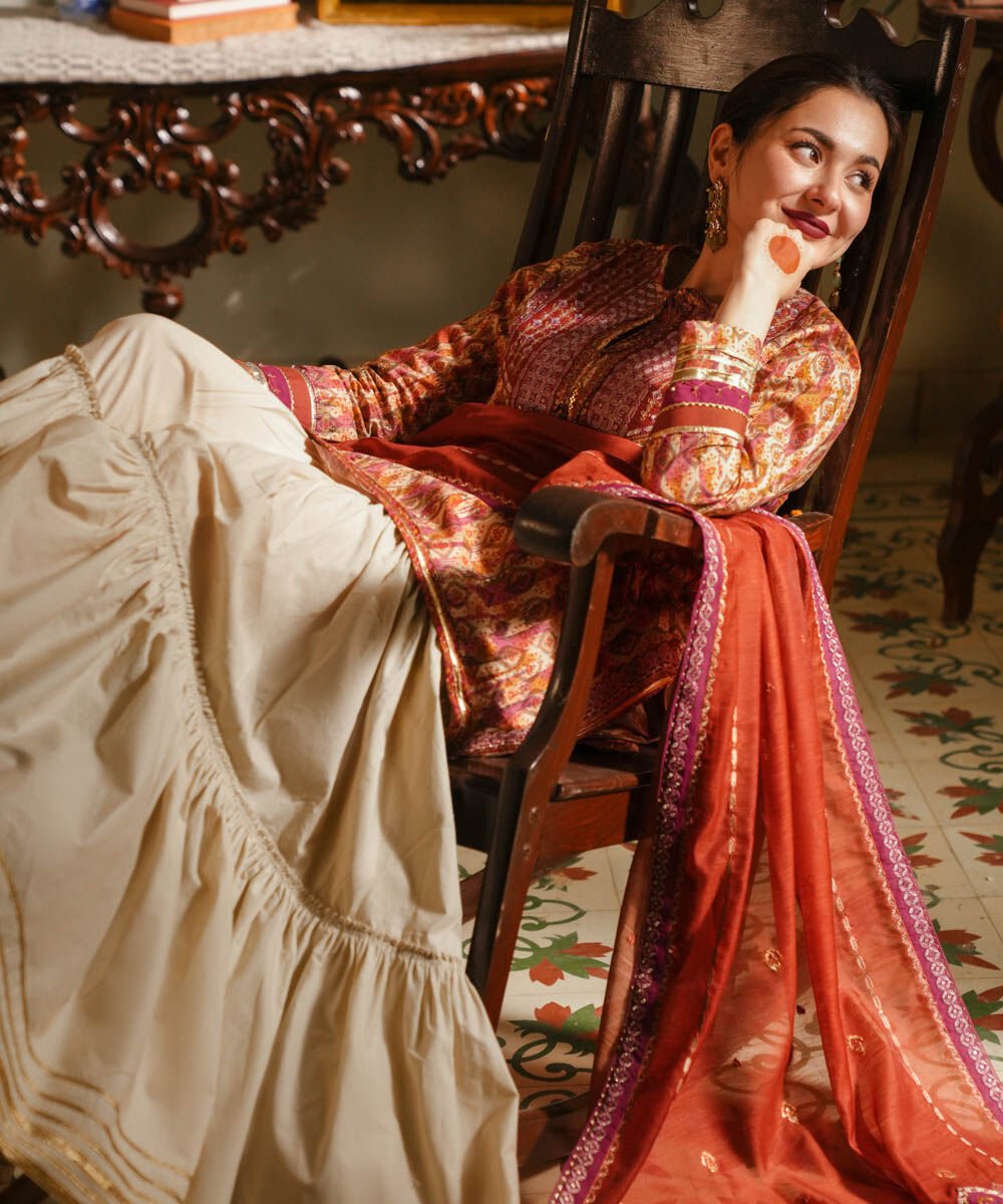 3 Piece - Embroidered Lawn Suit Woman - Red 3 Piece - Embroidered Lawn Suit