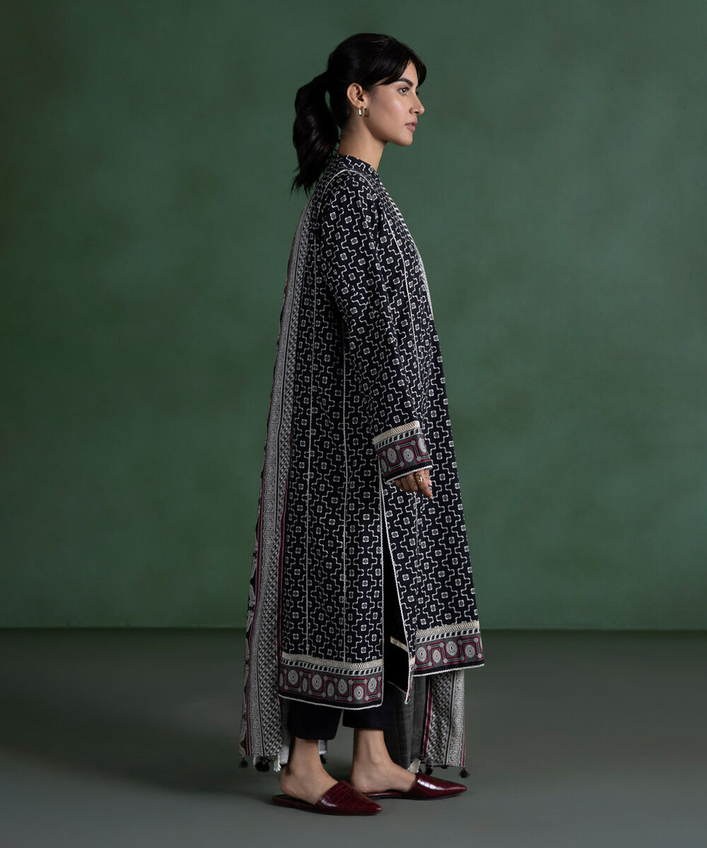 Sapphire Unstitched Winter 2 Black And Grey Three Piece