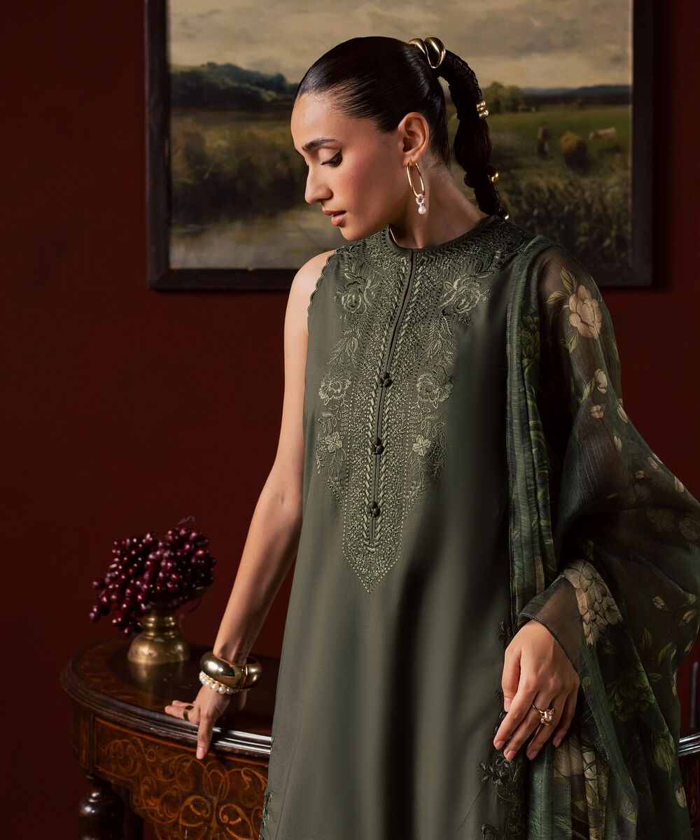 Women's Unstitched Slub Lawn Embroidered Green 3 Piece Suit
