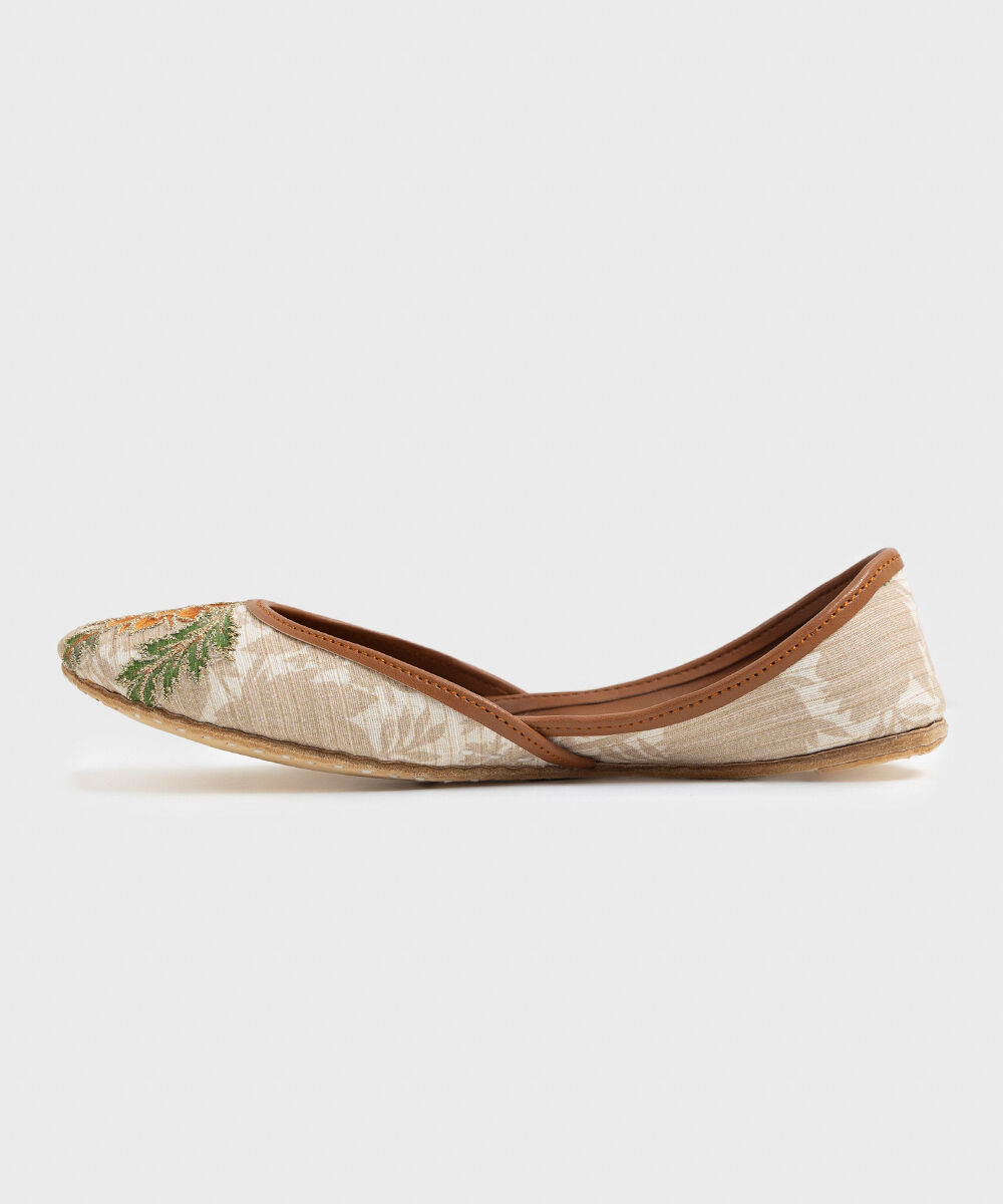 Woman - Off White Embroidered Khussas