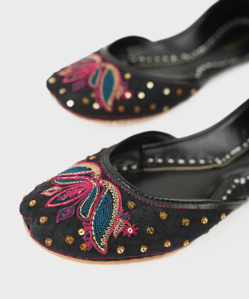 Women's Black Khussa