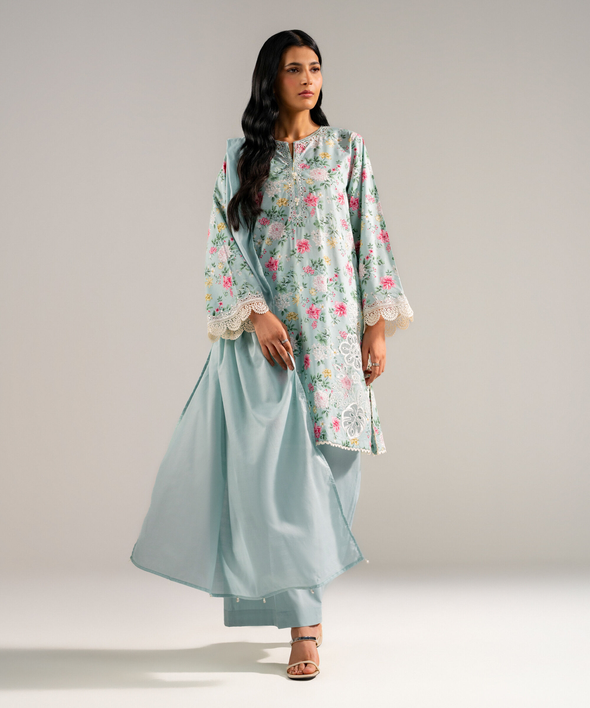 Retail Price: 2990/-PKR