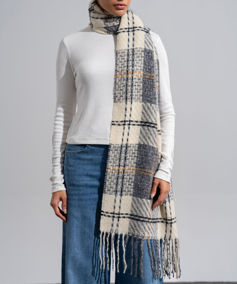 Women's Western Wear Black And White Polyester Checkered Woolen Scarf