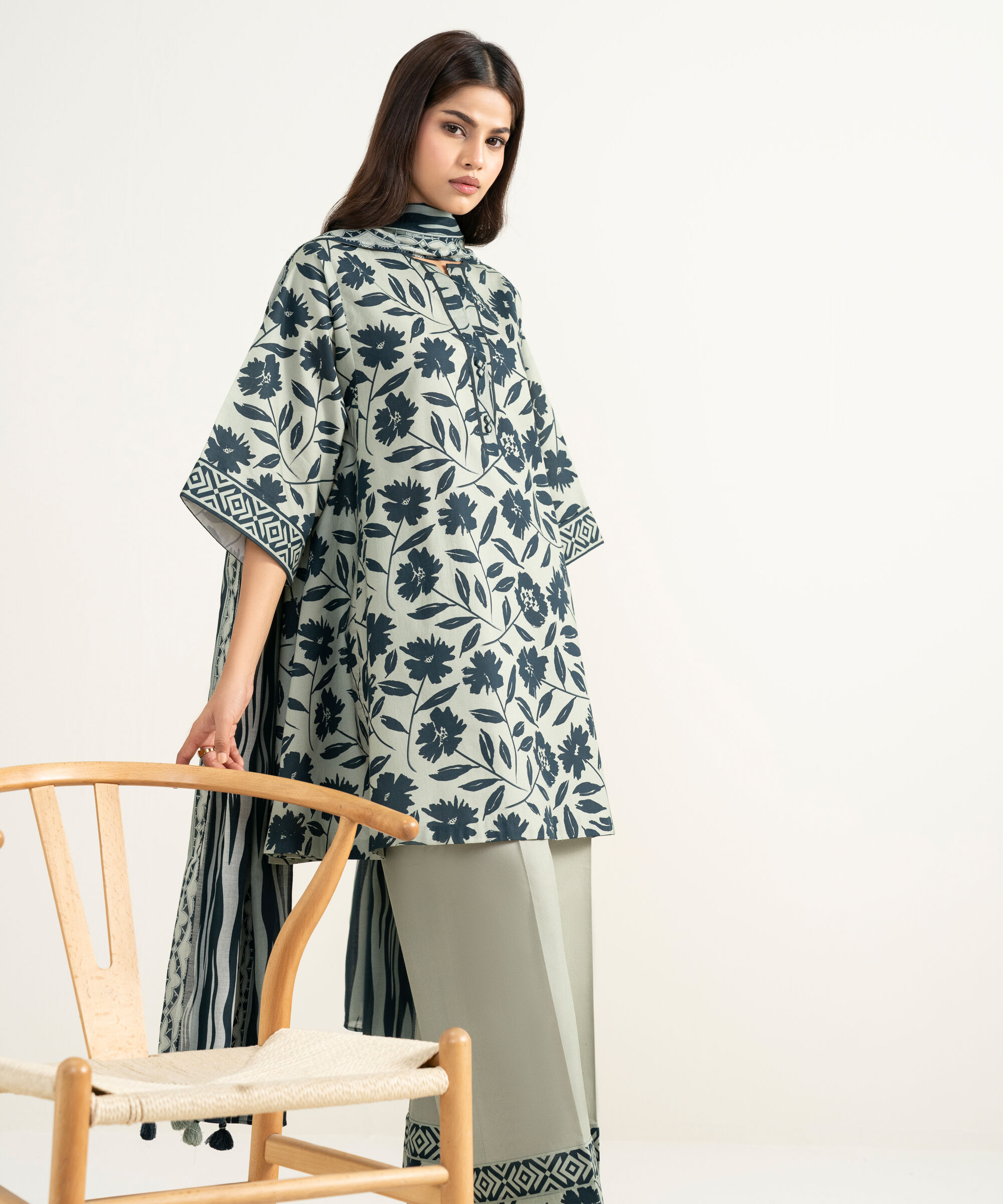 Unstitched 3 PC U3PDDS26V333