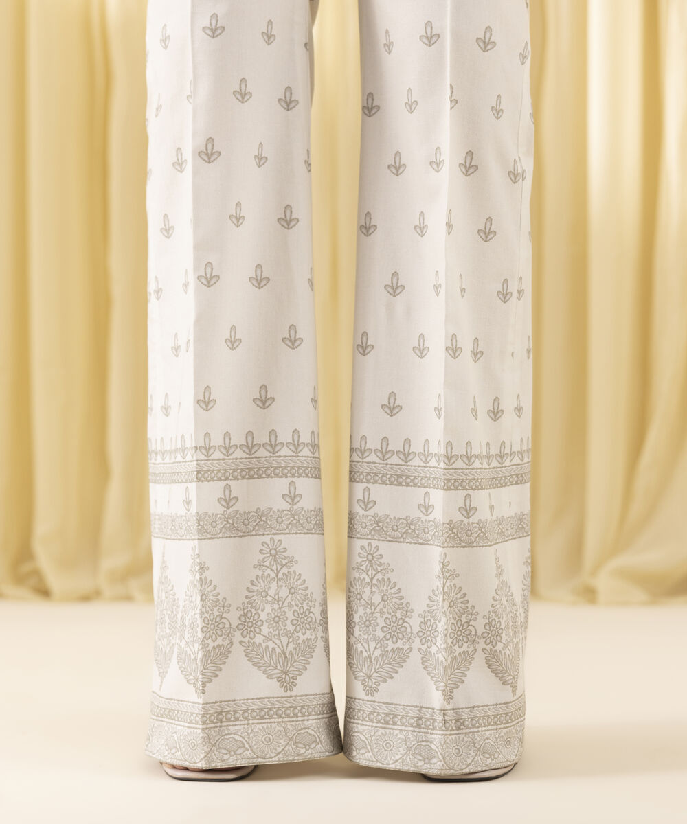 Unstitched Women's Off White Textured Lawn 3 Piece Suit