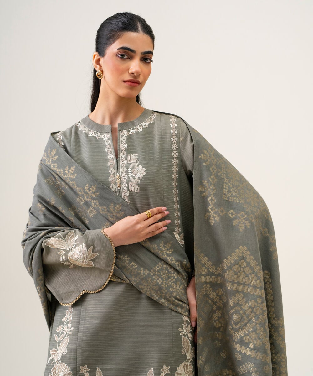 Women's Unstitched Zari Khaddar Embroidered Grey 3 Piece Suit