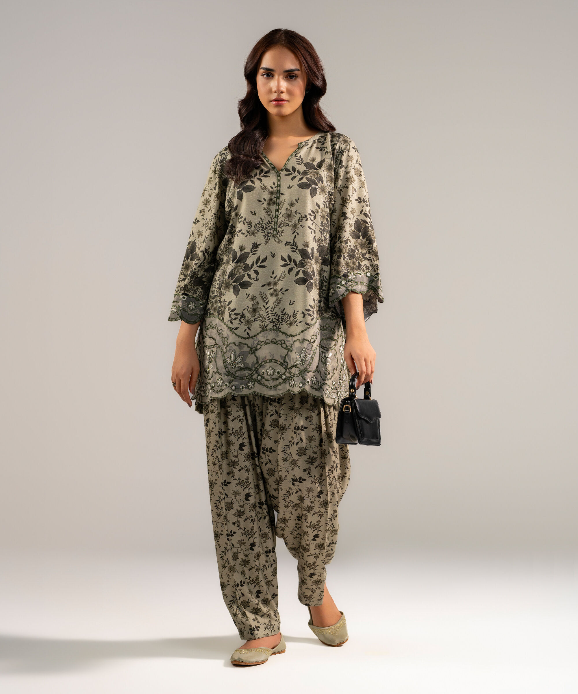 Retail Price: 8990/-PKR