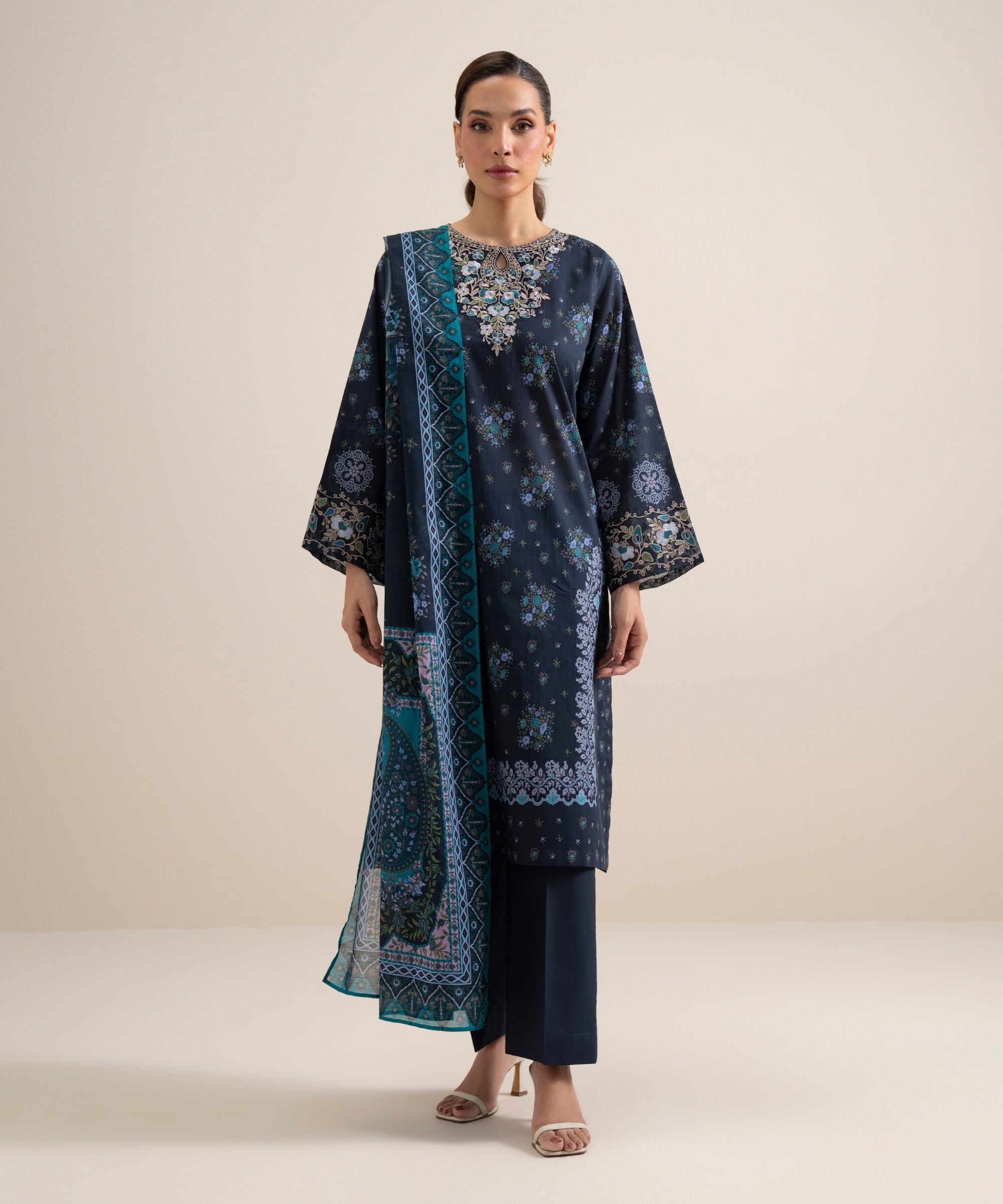 Unstitched 3 PC U3PDDS26V695