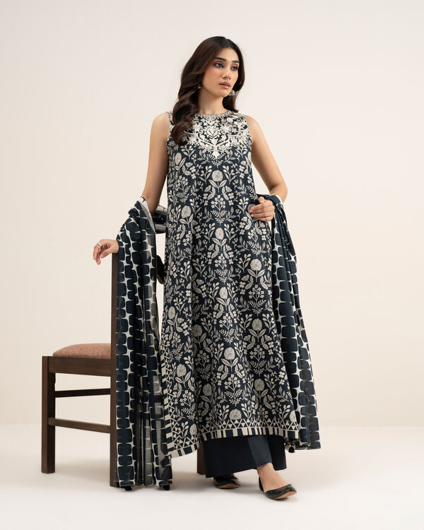 3 Piece - Embroidered Lawn Suit