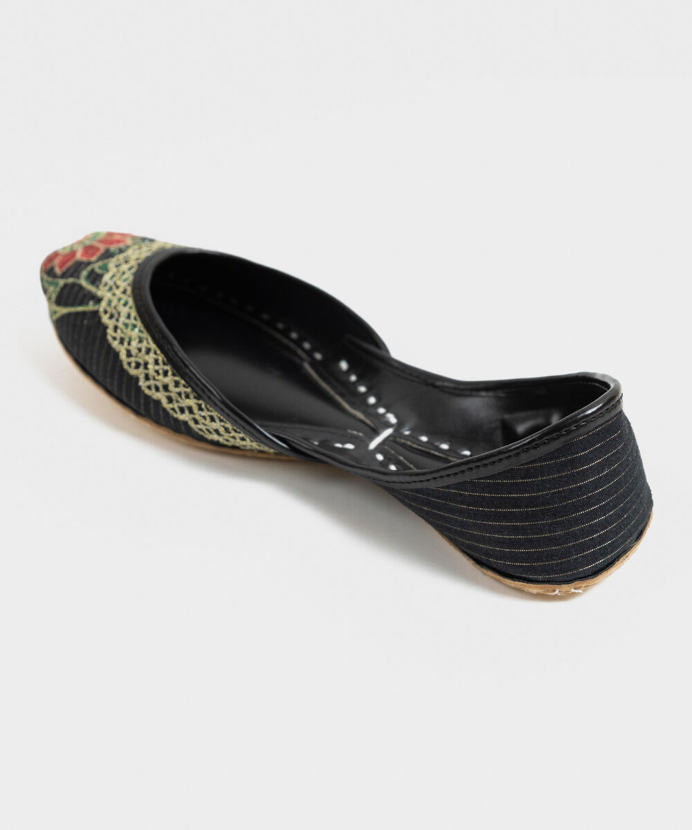 Woman - Black Embroidered Khussas