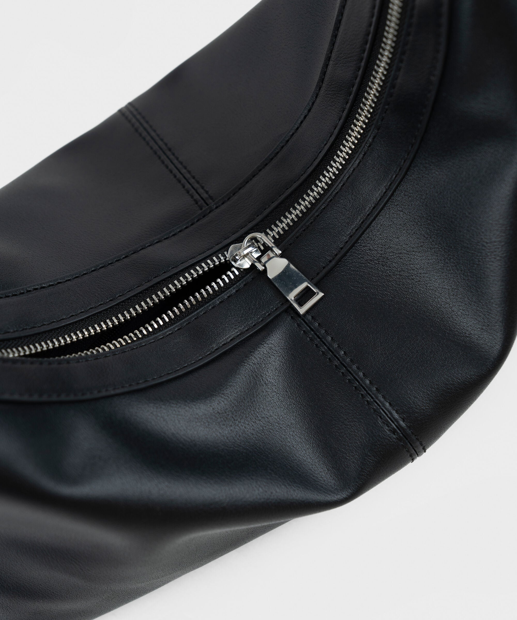 0000HB260099 Black Tote Sapphire PK