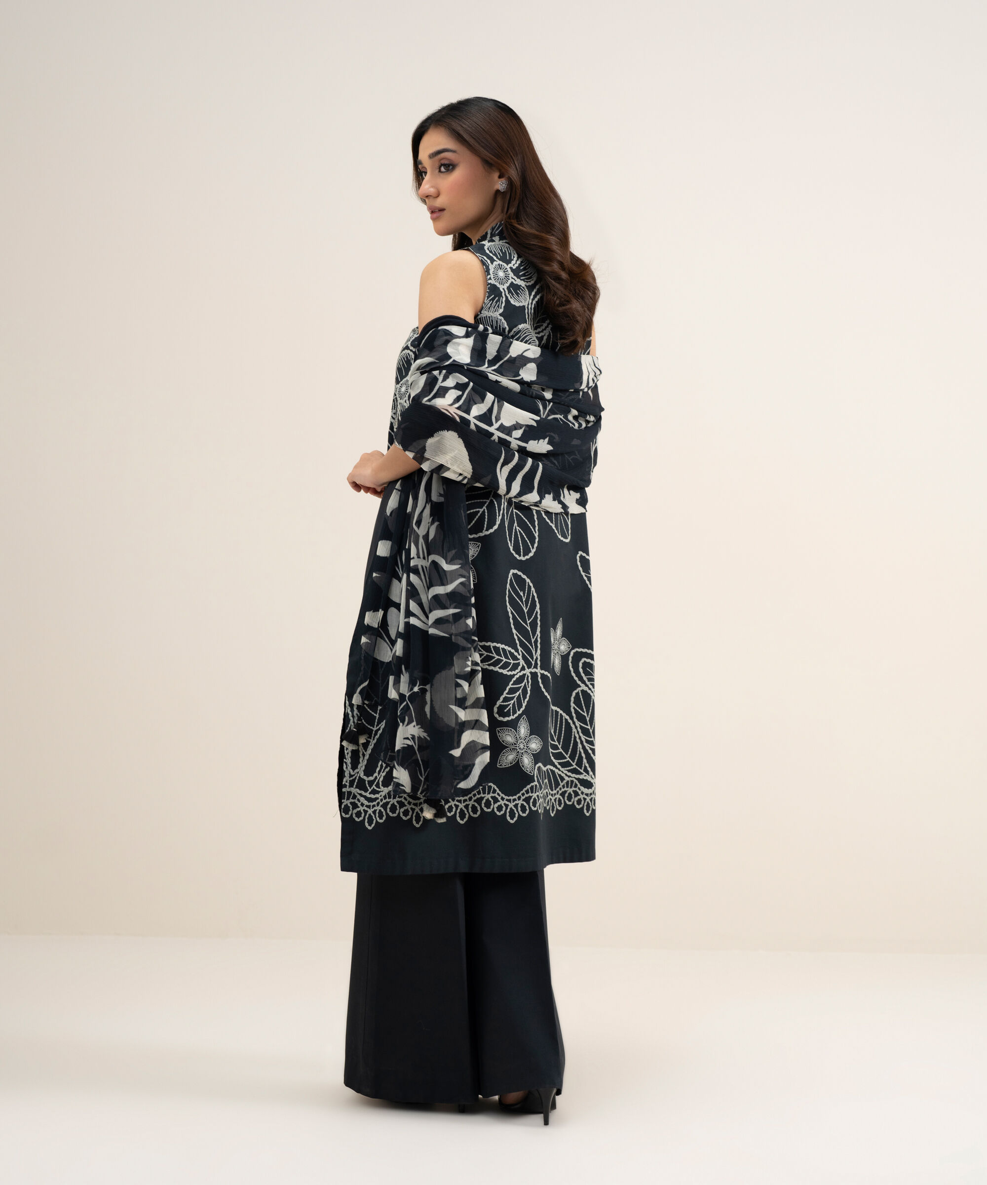 Unstitched 3 PC U3PDDS26V557