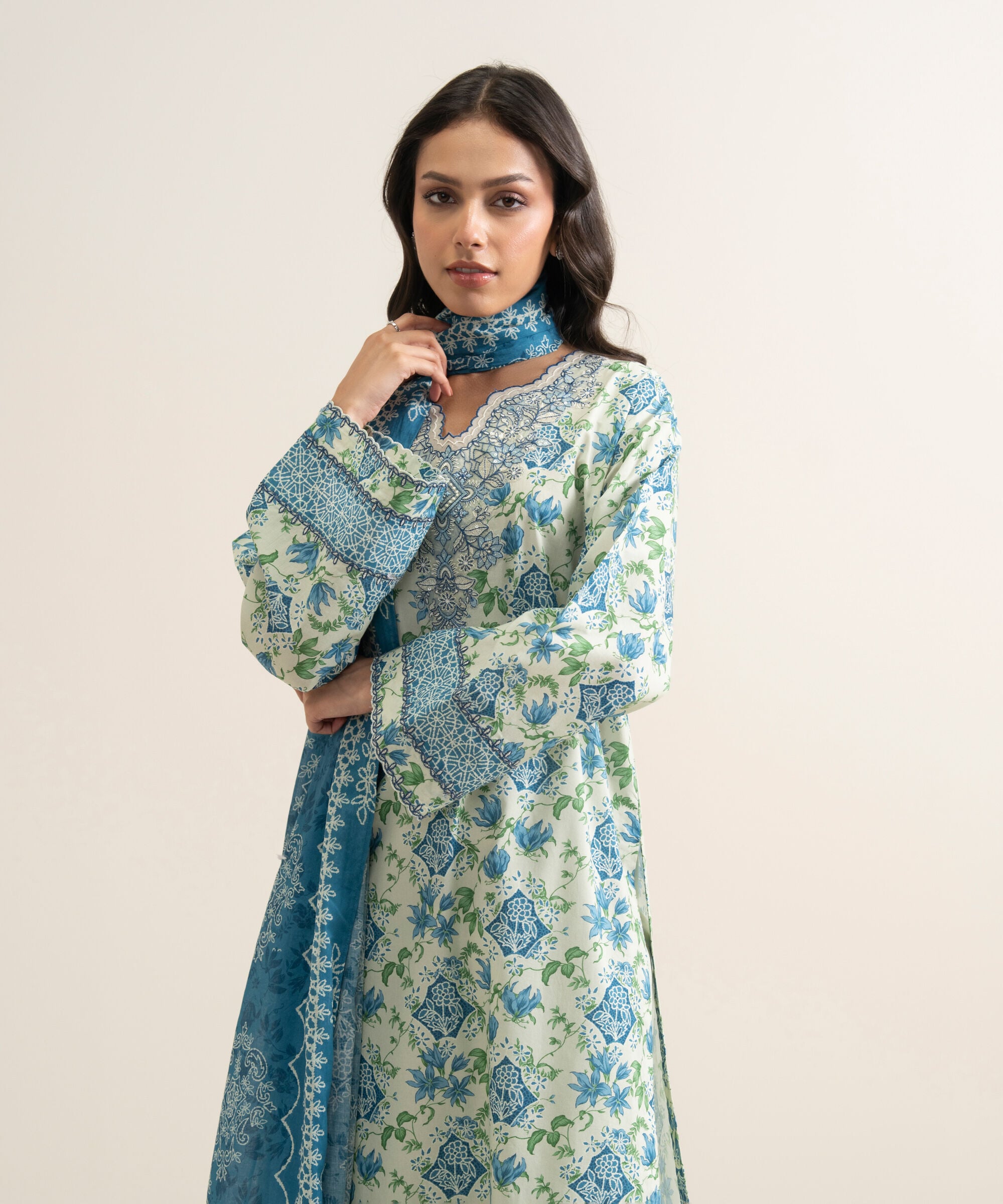Unstitched 3 PC 3PEDDS26V546