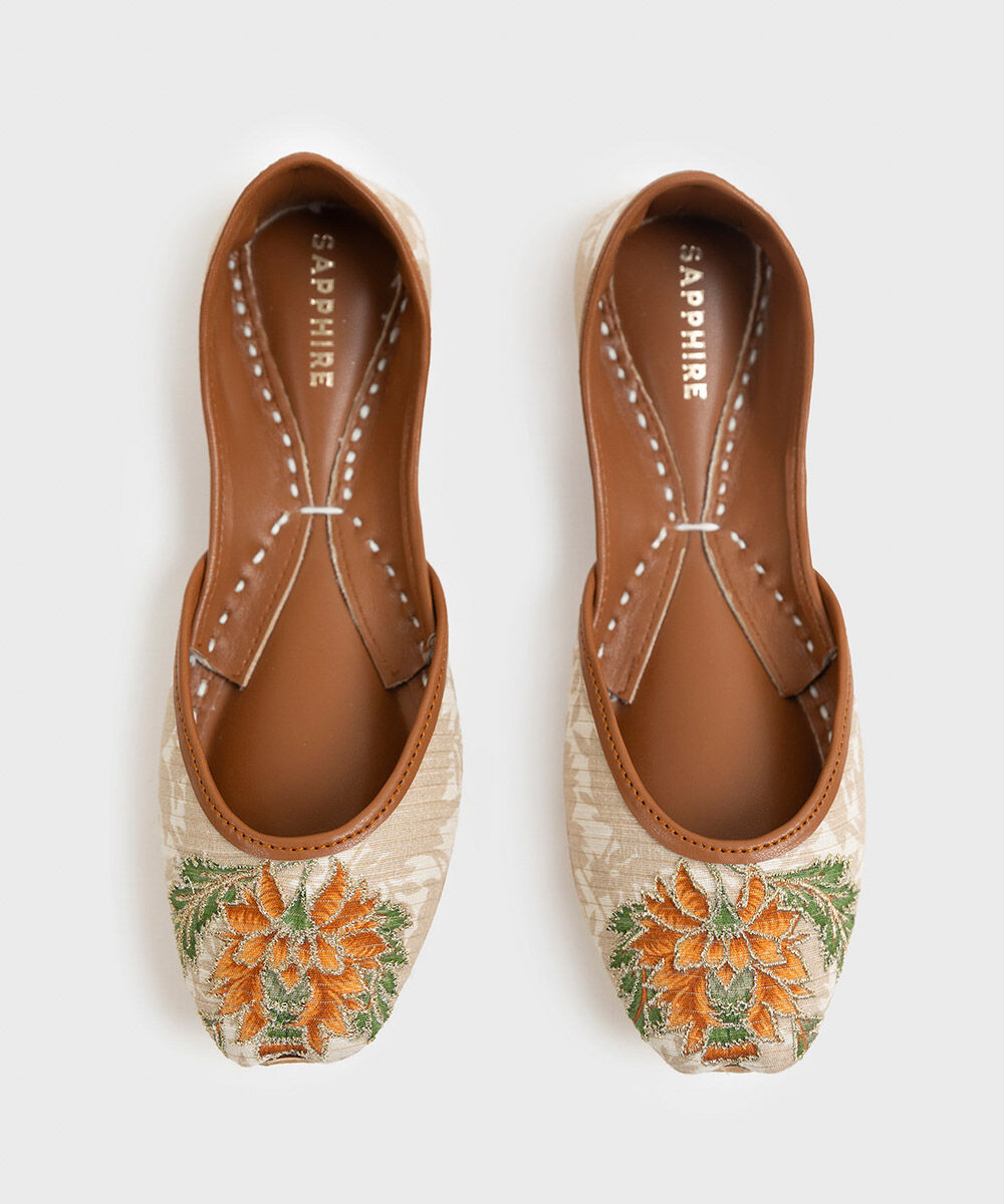 Woman - Off White Embroidered Khussas