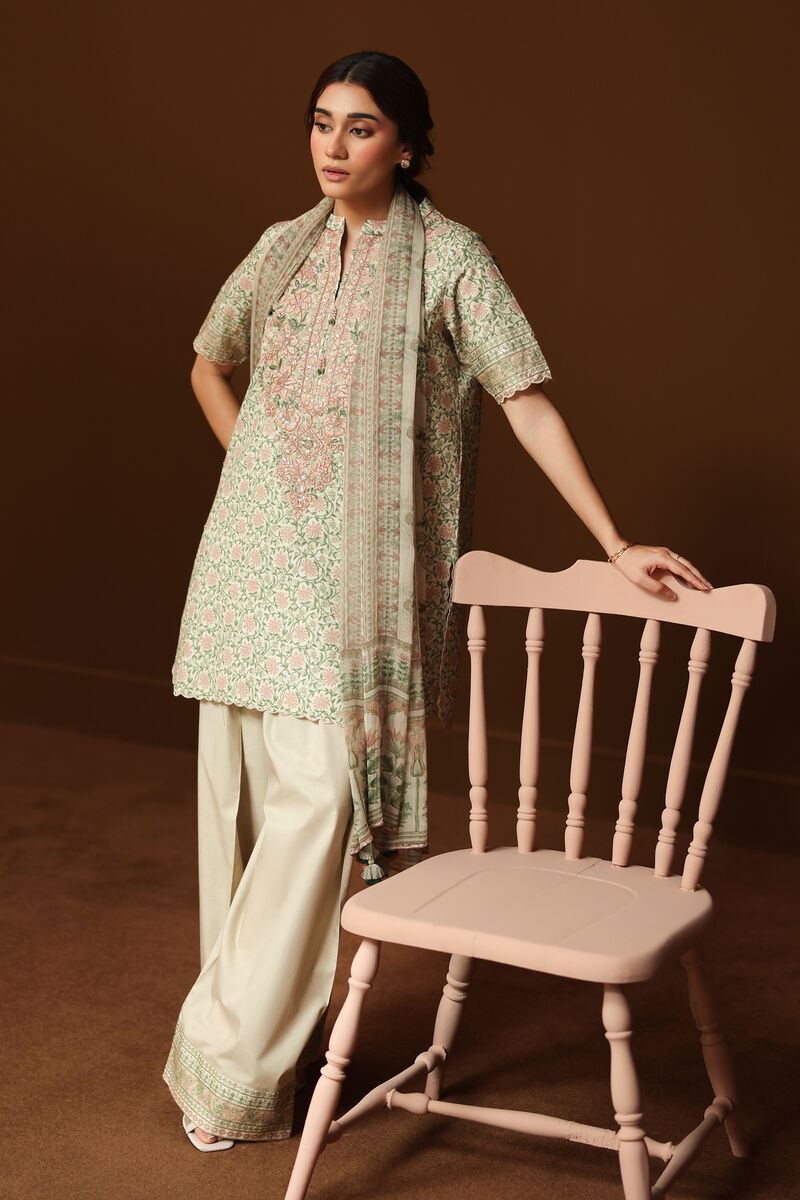 3 Piece - Embroidered Lawn Suit