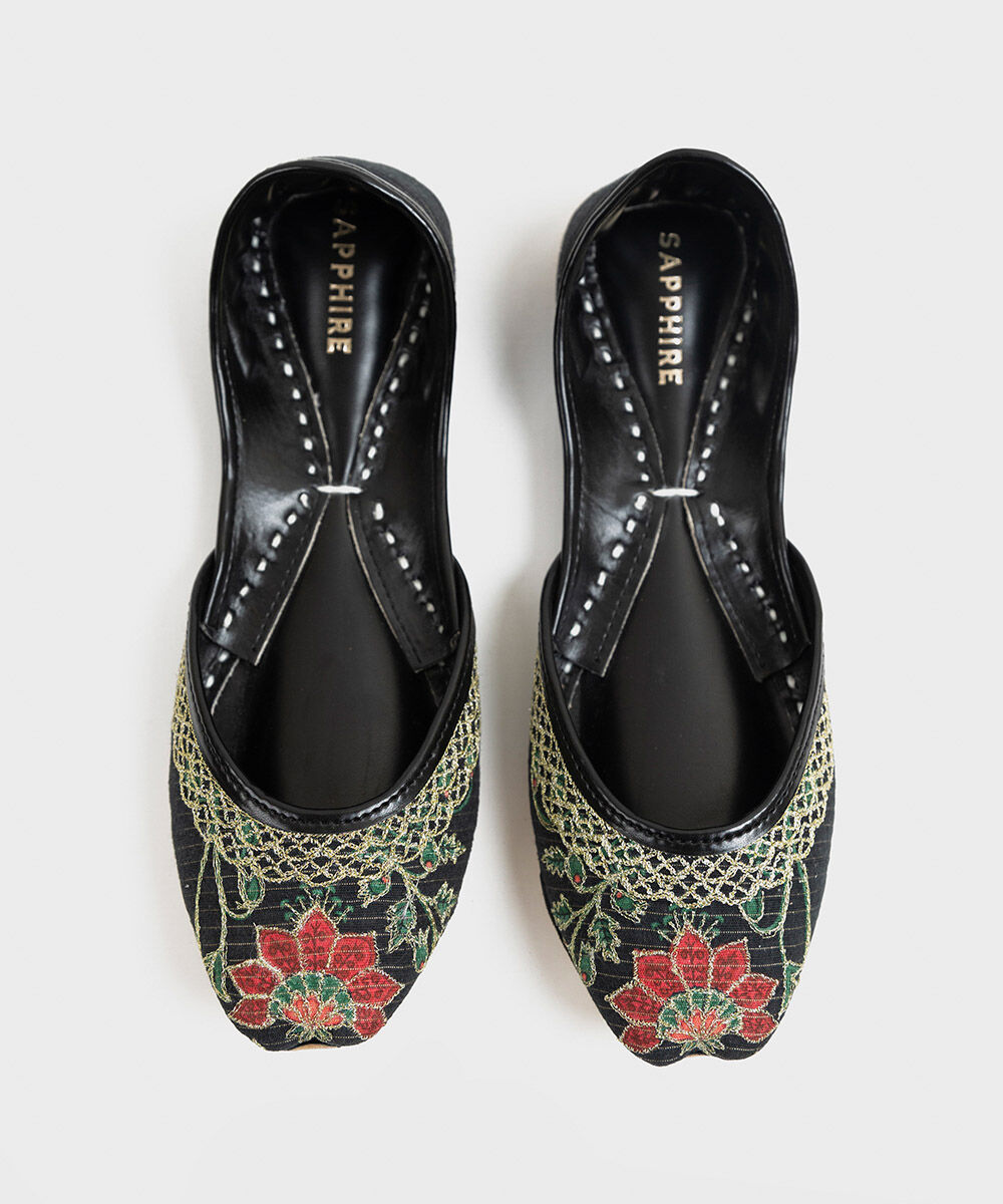 Woman - Black Embroidered Khussas